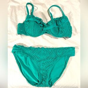 NWOT BECCA by Rebecca Virtue Green Eyelet Push Up Bikini M/L